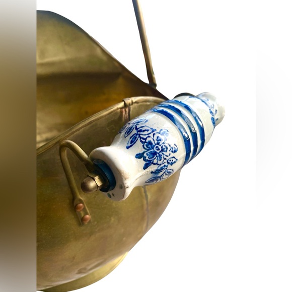 Dutch Copperware Coal Scuttle Vintage Large Lion Head Copper Porcelain Handles - Picture 9 of 11